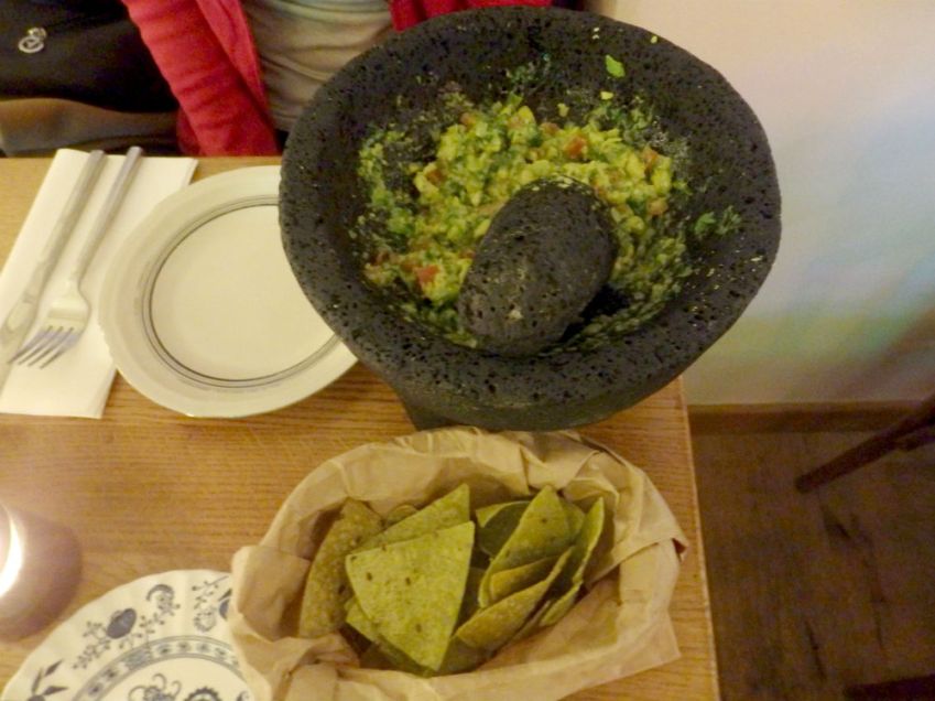 puce_paris-chips and guacamole