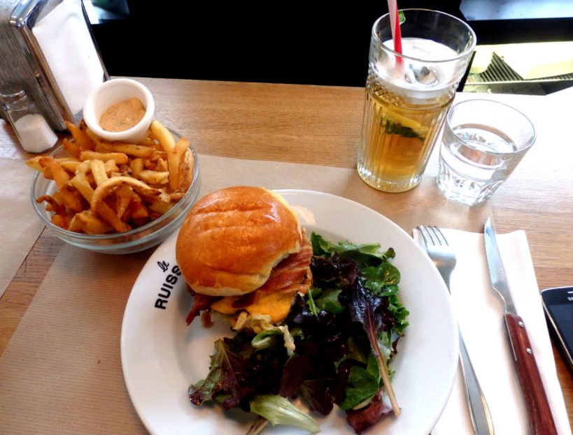 Le Ruisseau_Paris_burger and fries