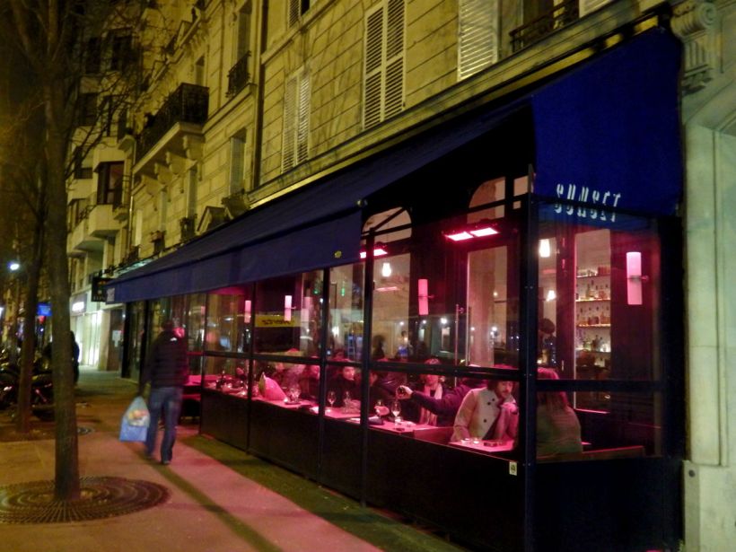 sunset_paris_exterior