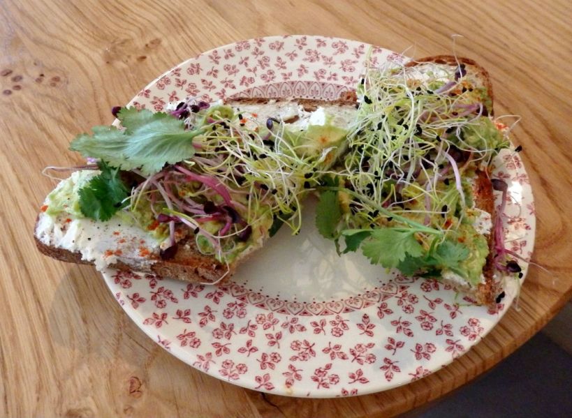 cafe-pimpin_paris_avocado-toast